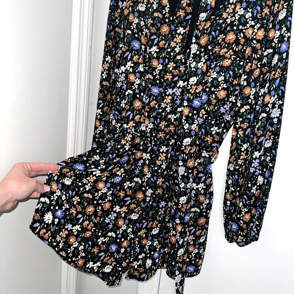 Vici Pants - Vici - Long Sleeve Floral Romper - Medium